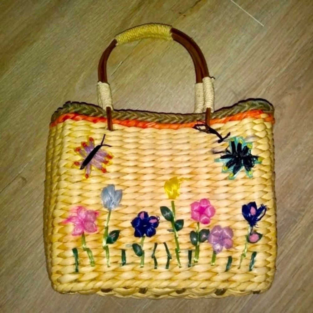 Vintage spring garden scene woven straw handbag
